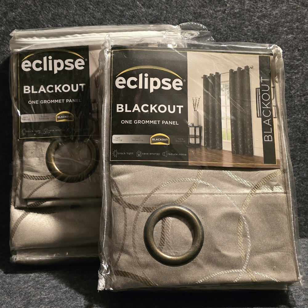 2 Eclipse Blackout Greige With Metallic-Shine Circle Design